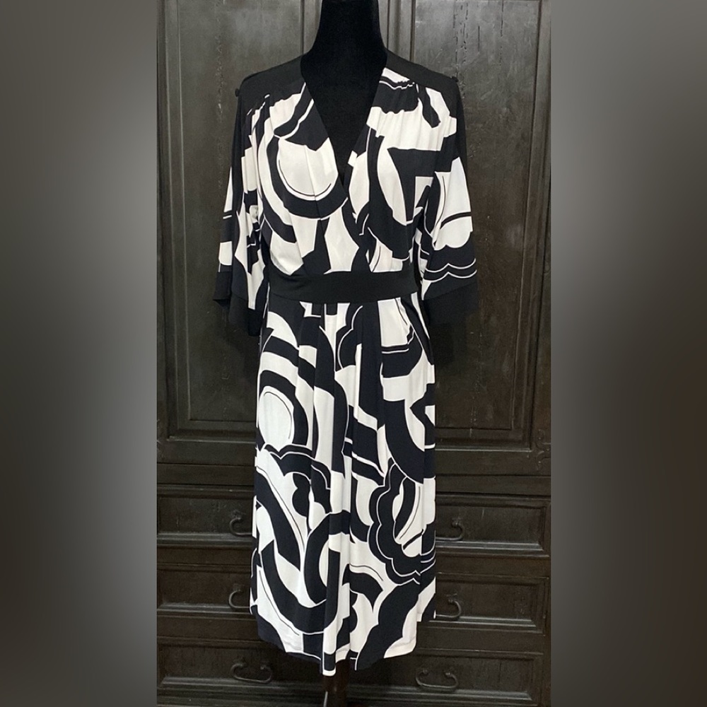 Vintage Dani Max open shoulders blk/ wht dress. Size Medium
